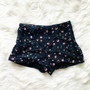 Kendall & Kylie Black Lace Flower Shorts size L